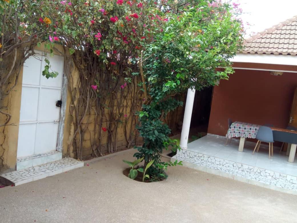Chez Coumba Et Daniel Bed & Breakfast Saly Portudal Exterior photo